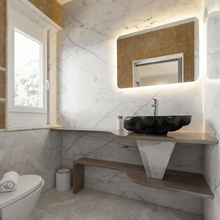 Lagoon & Deluxe * 卡尔达斯达·赖尼亚