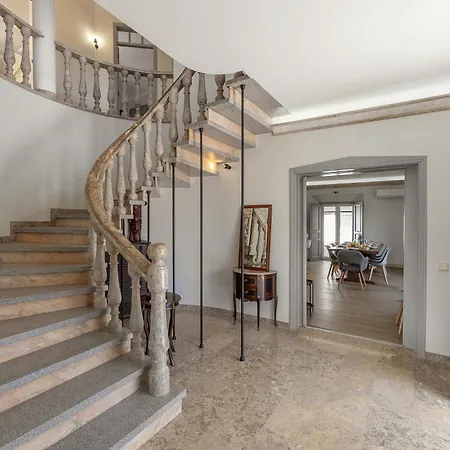 Lagoon & Deluxe 卡尔达斯达·赖尼亚